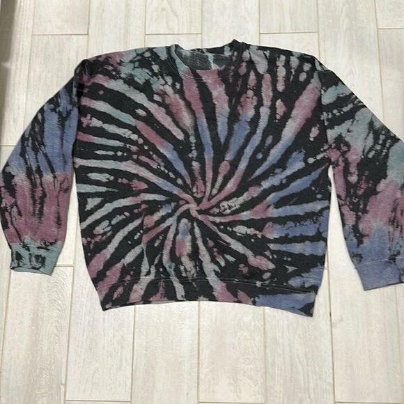 Urban Outfitters Tops - Urban Outfitters Urband Renewal Sweatshirt OS